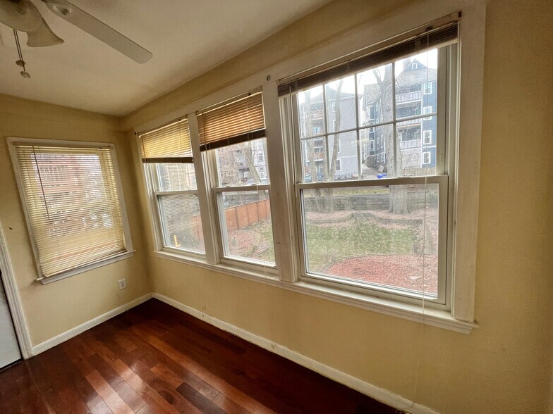 Building Photo - 45 Mozart St