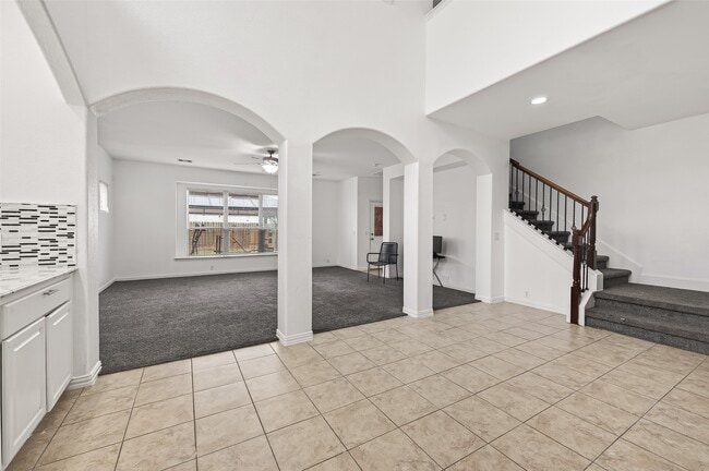 Building Photo - 5519 Jay Thrush Dr