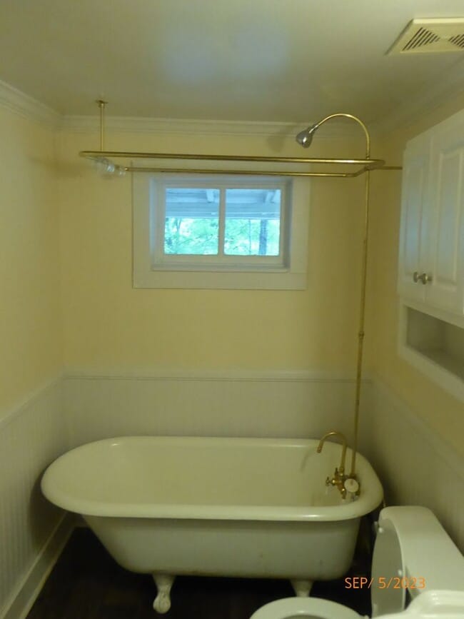 Building Photo - Historic home In The Heart Of Bluff Park