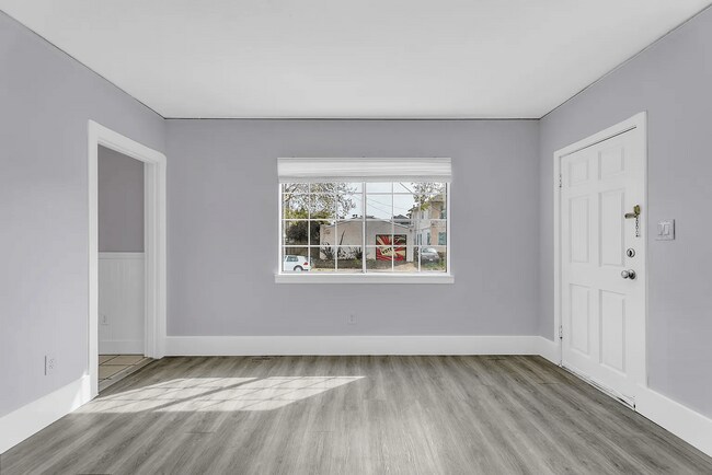 Building Photo - 840 55th St