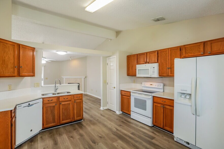 Building Photo - 3183 Olde Sutton Parke Dr