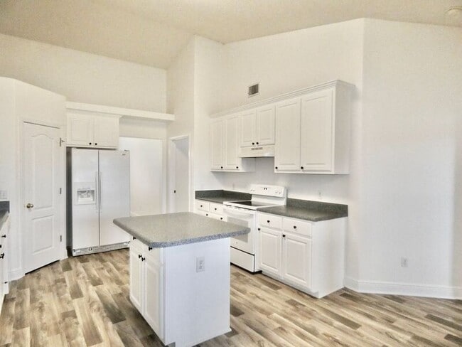 Building Photo - 7945 Amethyst Dr