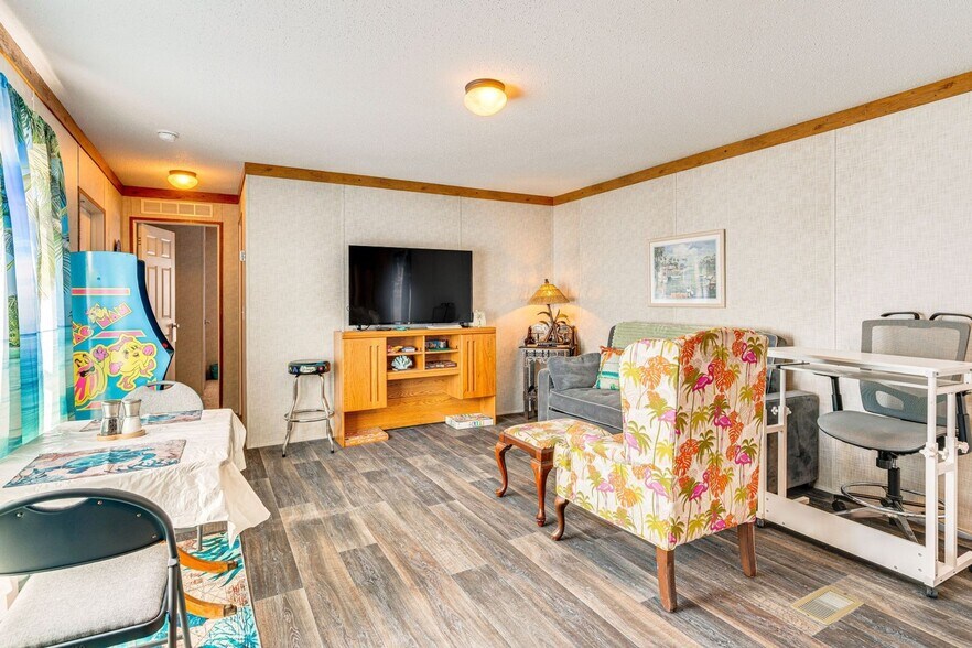 Building Photo - 27851 Roanoke Cir