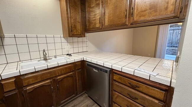 Building Photo - 5707 N Valentine Ave