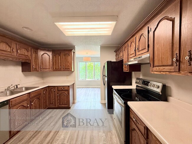 Building Photo - 411 Parkridge Dr