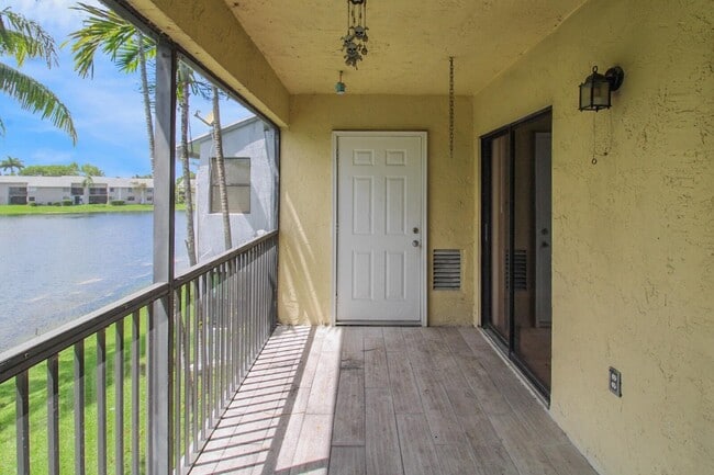 Building Photo - 960 N Franklin Ave