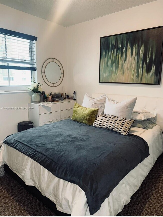 Building Photo - 185 SE 14th Terrace