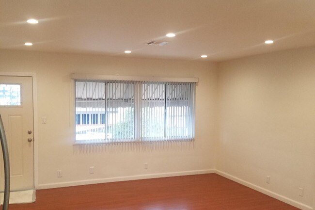 Living Room/Dining Room - 2517 Foothill Blvd