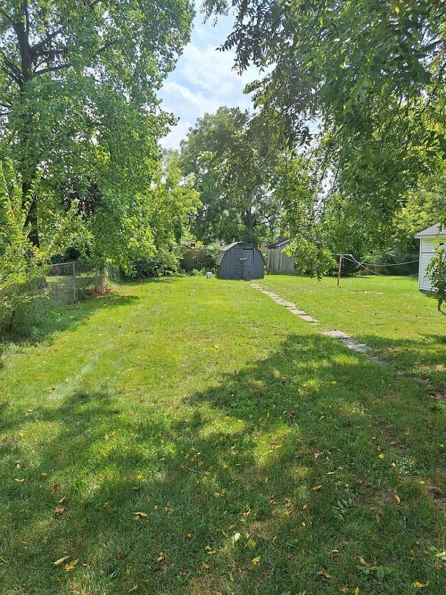 Building Photo - 1031 W 17th St