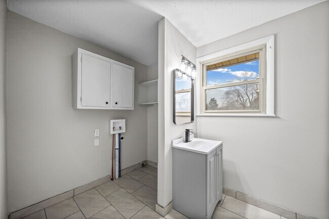 Building Photo - Remodeled 4 bedroom 2 bath home for rent!