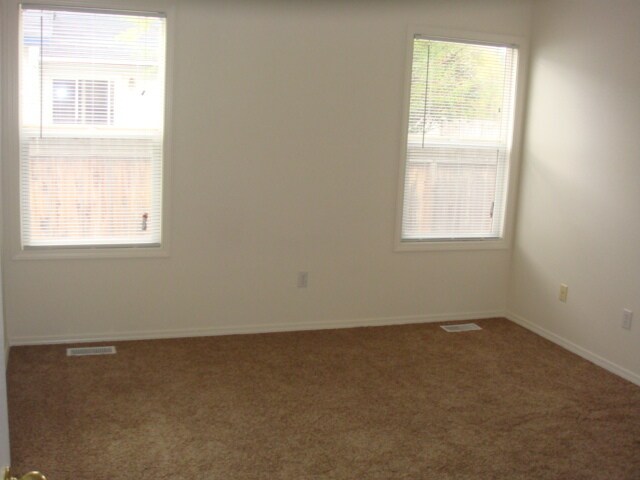 Building Photo - 1029 N Maple Creek Ave