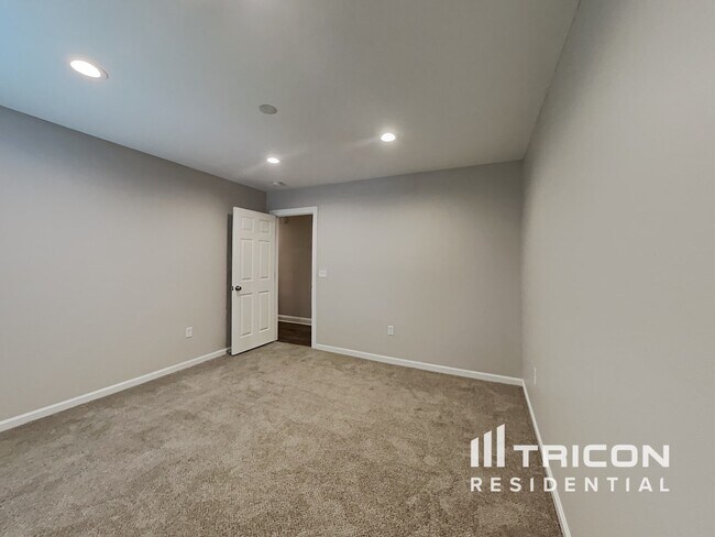 Building Photo - 953 Loch Lomond Cir