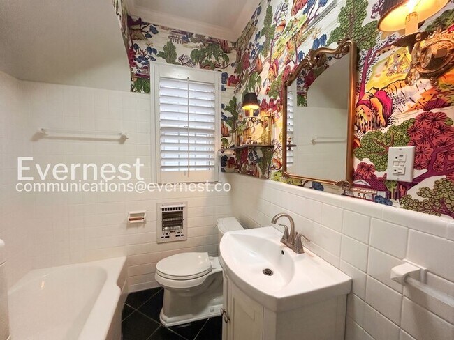 Building Photo - 756 S Willett St