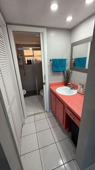 Building Photo - 13715 Kendale Lakes Cir