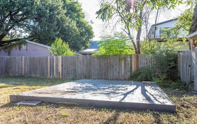 Building Photo - Cozy 2/BR 2/BA One-Level Home with Sunroom & Stainless Steel Kitchen