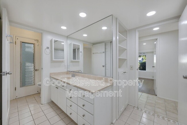 Building Photo - 5111 Roxborough Dr