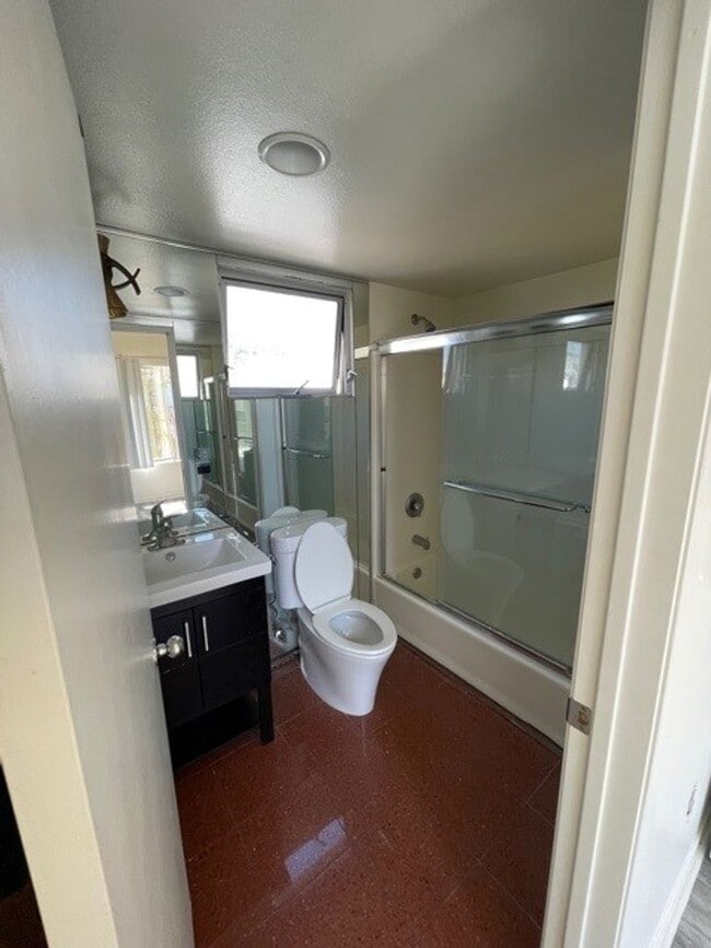 Building Photo - Urban 1 bedroom 1 bath townhome in Little Italy!