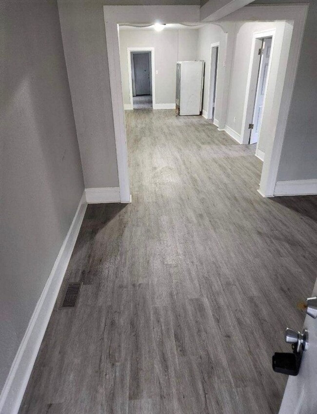 Building Photo - 3 bed 1 bath