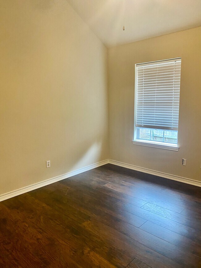 Building Photo - 130 Mystic Dr