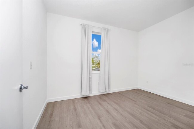 Building Photo - 380 Famagusta Dr