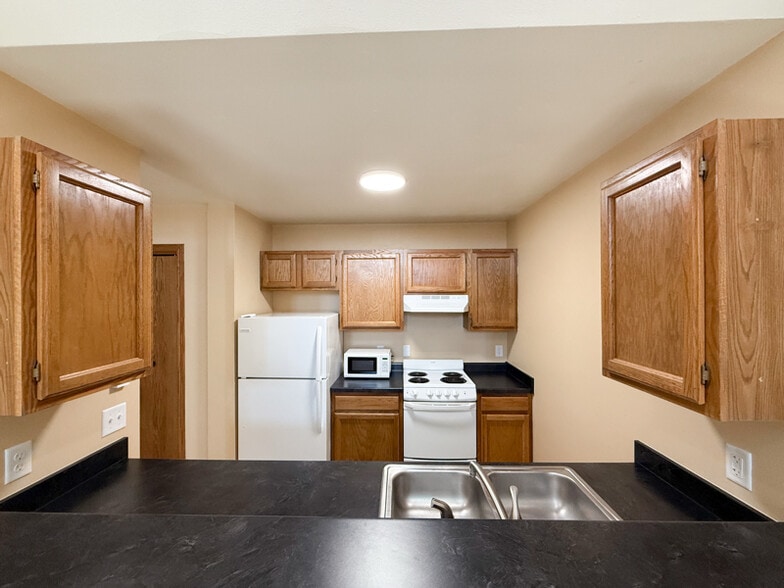 Building Photo - 123 3rd St