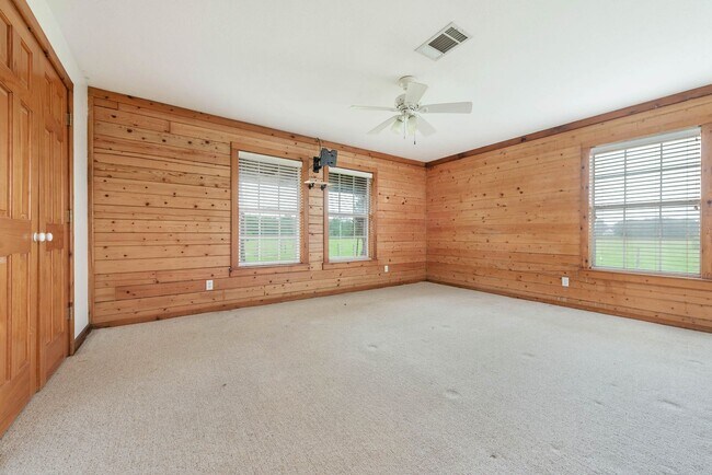 Building Photo - 10 acres with 3/2 cabin for rent in Navaso...