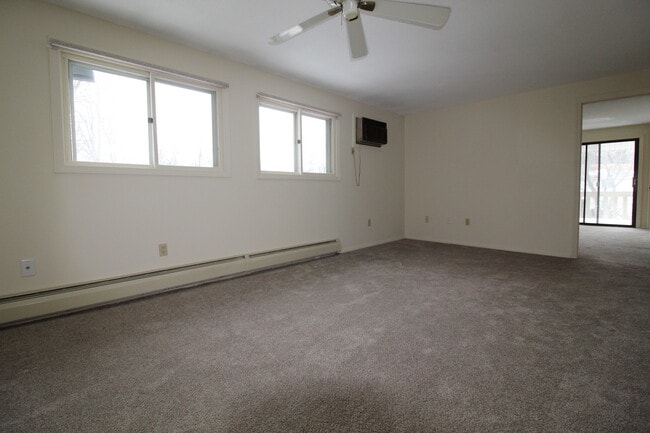 Building Photo - 308 Village Dr