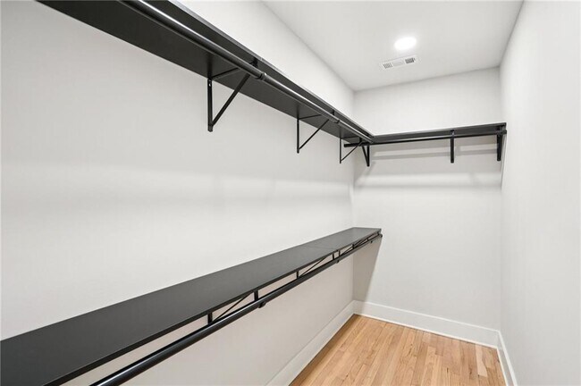 Building Photo - 5170 Chamblee Dunwoody Rd