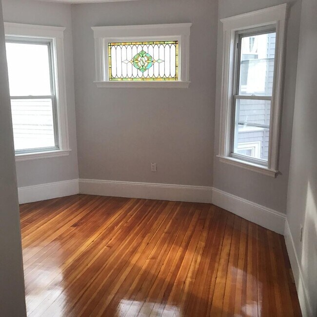 Building Photo - HOT Brighton 4 Bed Listing!