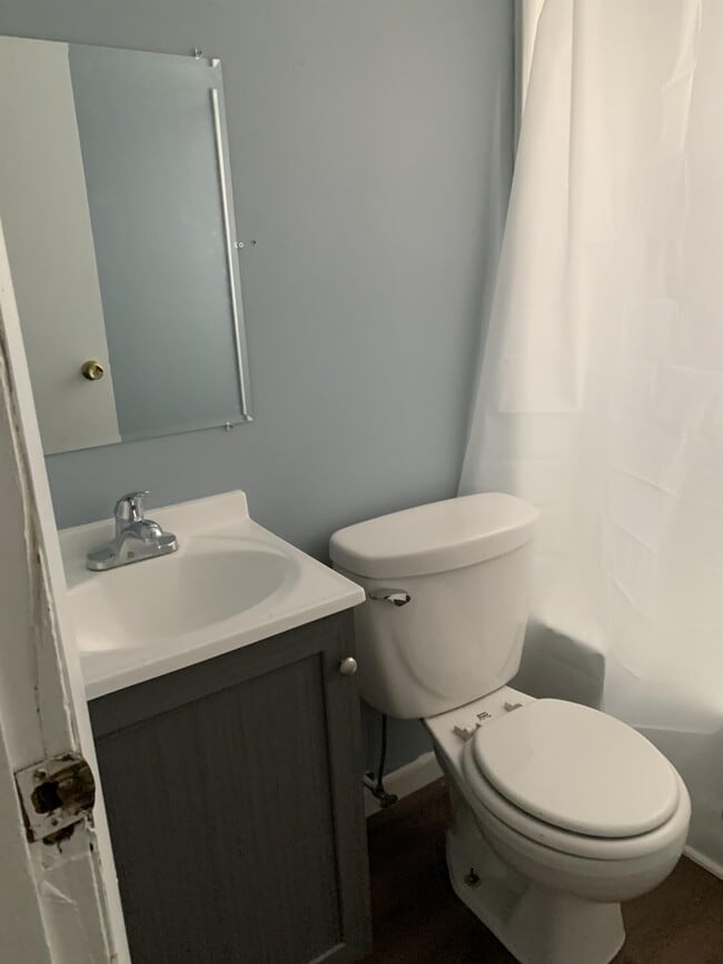 Building Photo - 1126 E State St