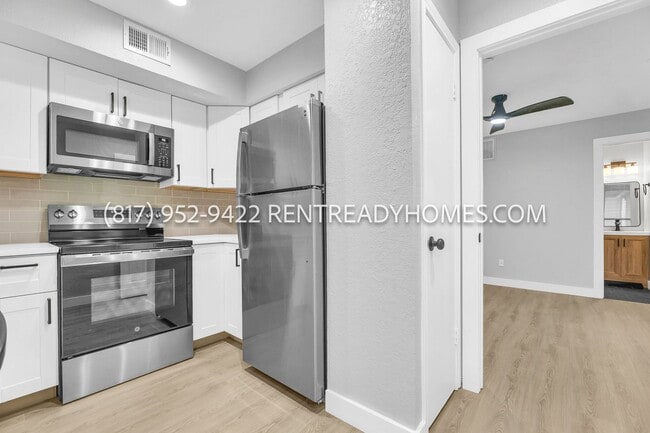 Building Photo - 9801 Walnut St