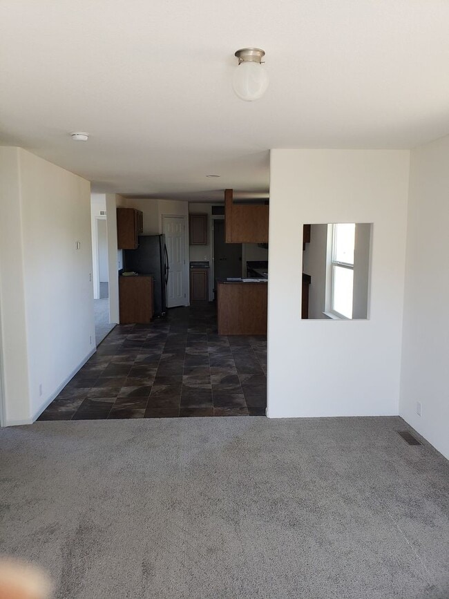 Building Photo - 24 X 60 MANUFACTURED HOME ON 1 1/3 ACRES