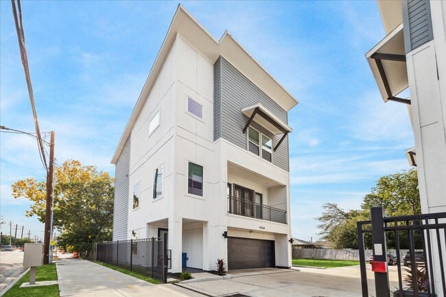 Building Photo - 903 Quitman St