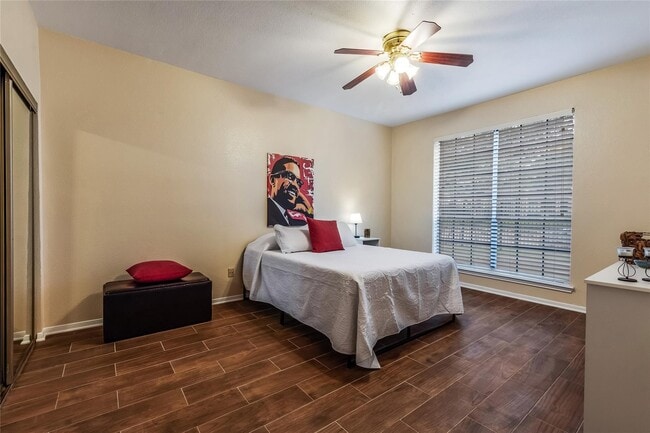 Building Photo - 8055 Cambridge St