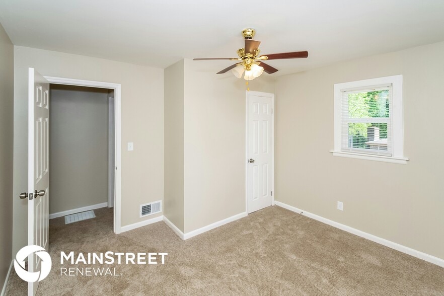 Building Photo - 2701 22nd St SW