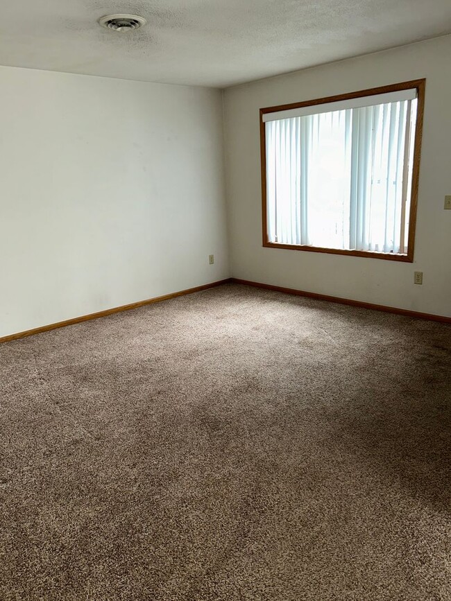 Building Photo - 2 Bedroom Twin Home