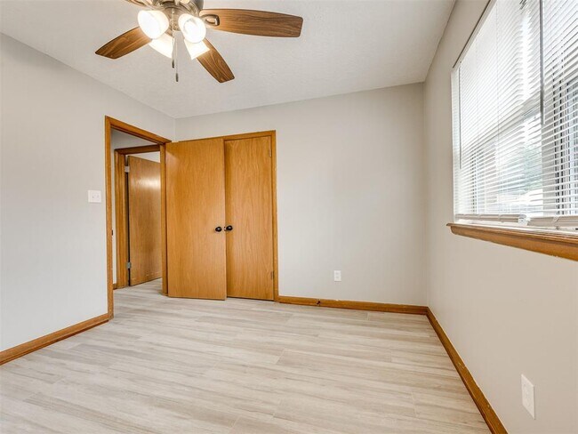 Building Photo - 412 Sundown Dr