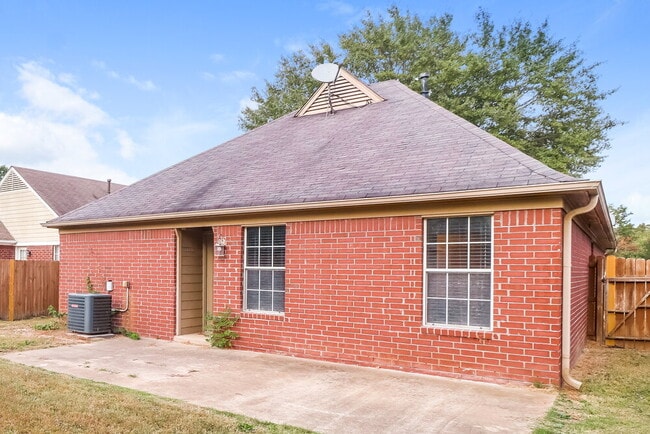 Building Photo - 5689 Kayla Dr