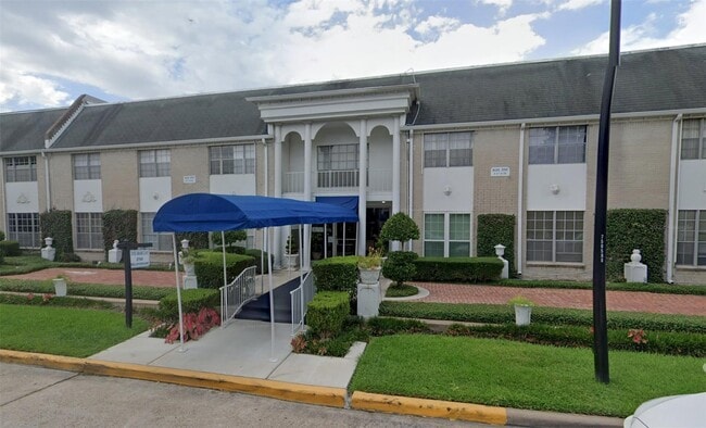 Building Photo - 2700 Bellefontaine St