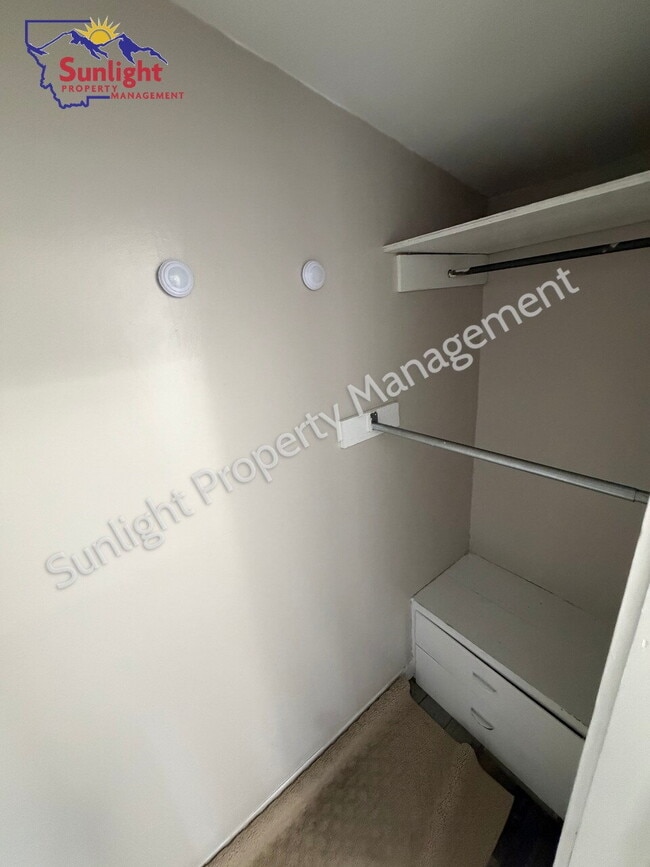 Building Photo - 2 Bed, 1 Bath Home with Detached Garage, Fenced Yard, and Built-In Storage