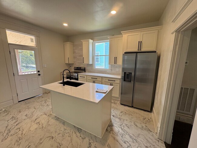 Building Photo - Updated 3-Bedroom, 2-Bath with all new appliances.