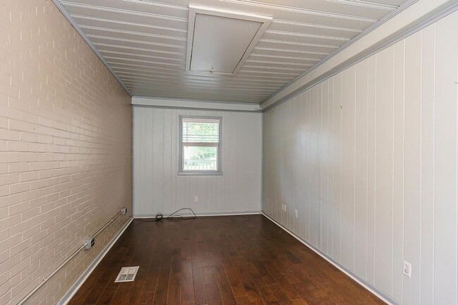 Building Photo - Charming 3 bedroom 2 bath home in Southland neighborhood!