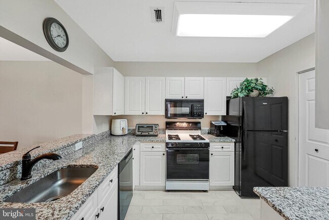 Building Photo - 20320 Beechwood Terrace