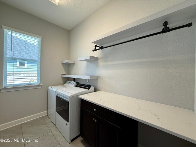 Building Photo - 505 Windwalker Dr