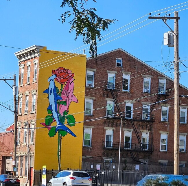 Building Photo - 118 E Liberty St