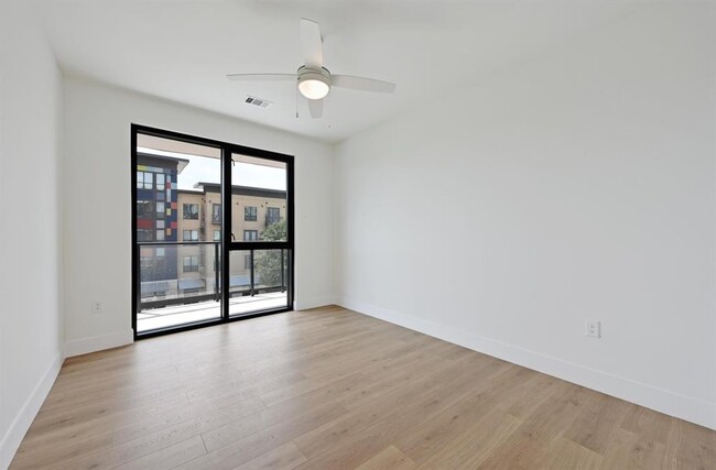 Building Photo - 1701 Simond Ave