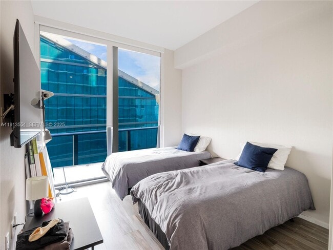 Building Photo - 801 S Miami Ave