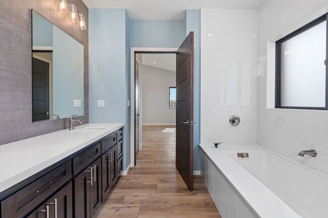 Building Photo - 15521 Patronella Ave