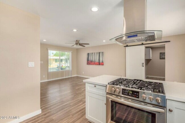 Building Photo - 7361 W Shangri La Rd