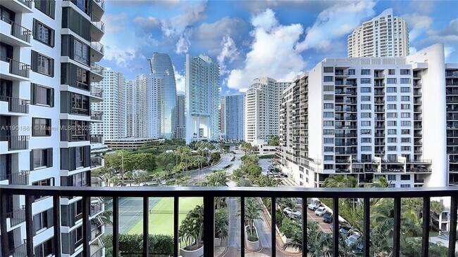 Building Photo - 520 Brickell Key Dr